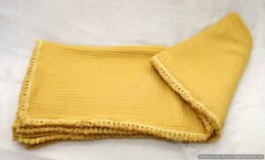 Comfortable Throw (yellow)