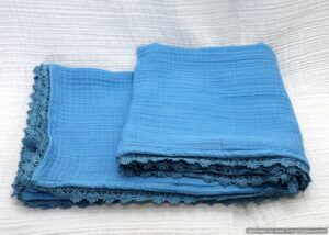 Comfortable Throw (cyan blue)